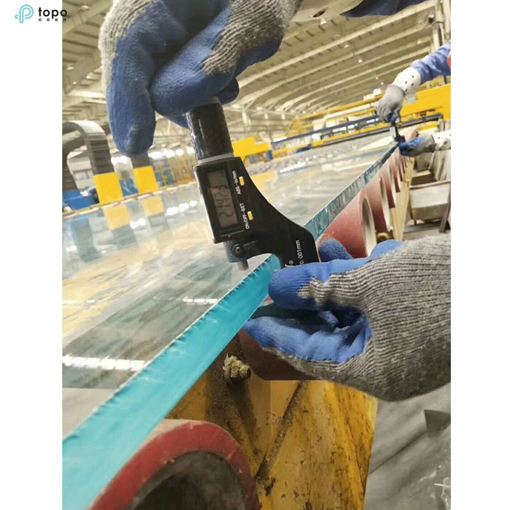 91.8％高透超清超白低铁浮法建筑原片玻璃